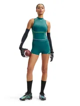 Musculosa deportiva Under Armour de cuello alto, diseñada con tecnología HeatGear y fibras NEOLAST para mayor elasticidad y transpirabilidad. Presenta costuras reforzadas en color verde lima contrastante y un ajuste ceñido al cuerpo.