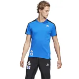 Remera de running Adidas, color celeste con detalles en negro y blanco. Diseño con logo de Adidas en el pecho y estampados de la NASA en el ruedo.