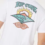 Remera de manga corta color blanco con cuello redondo. Presenta un pequeño logo estampado en el pecho con diseño gráfico colorido y tipografía de la marca.