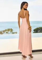 Vestido midi celeste de tirantes finos, con detalle de bordado en el escote y diseño asimétrico con caída fluida.