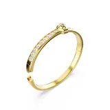 Brazalete rígido color dorado con cristales blancos engarzados y un cristal central de mayor tamaño.