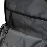 Mochila verde Caterpillar modelo Melbourne Backpack, con dos compartimentos grandes con cremallera, correas de hombro ajustables de Airmesh, compartimento para portátil, bolsillos laterales elásticos y correas frontales para skateboard.