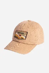 Gorra color beige con parche bordado con montañas y el texto "Mistral".