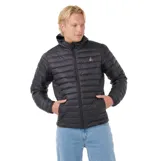 Campera tipo puffer negra con capucha integrada, cierre frontal completo y bolsillos laterales. Diseño liviano con aislamiento térmico, tejido exterior resistente al agua y al viento, y logo de la marca en el pecho.