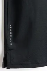 Musculosa deportiva DryMove color negro, con cuello redondo, sisas amplias y corte estándar.