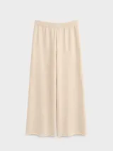 Pantalón de tejido de punto color negro, con corte amplio y relajado, cintura elástica y ruedo con terminación simple.