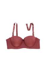 Soutien strapless con copas preformadas y aros, confeccionado en microfibra con acabado brillante. Cuenta con breteles desmontables y ajustables, y cierre posterior con broche multiposición.