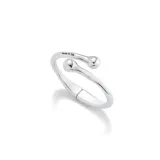 Pulsera rígida plateada con forma de espiral y terminaciones redondeadas.