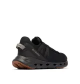 Championes Columbia modelo Terrastride, color negro con suela de goma marrón. Presentan estructura transpirable con orificios de ventilación en la entresuela, cordones para ajuste seguro y tecnología Omni-Grip para mayor tracción.