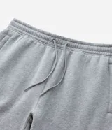 Pantalón deportivo Get Over de corte recto con puños elásticos en los tobillos, cintura con cordón ajustable y bolsillos laterales.