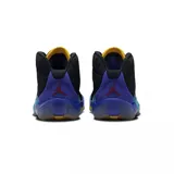 Championes de básquetbol Air Jordan 38, modelo Fundamentals, con diseño de caña media en color negro con detalles en azul, turquesa y amarillo. Presentan una estructura superior combinada con malla y refuerzos laterales, y una suela con tecnología de amortiguación visible.