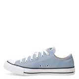 Championes Converse modelo Chuck Taylor All Star de corte bajo, confeccionados en lona color celeste con puntera y suela de goma blanca. Incluyen cordones blancos y amortiguación OrthoLite para mayor comodidad.