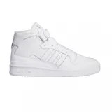 Championes Adidas Forum Mid de corte medio, totalmente blancos, con cierre de cordones y tira de velcro ajustable en el tobillo. Presentan el diseño clásico de las tres bandas laterales y el logo de Adidas en la entresuela.