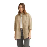 Camisa de corte oversize con diseño a rayas verticales en tonos marrón y verde neón. Presenta cuello clásico, cierre frontal con botones, mangas tres cuartos y un bolsillo frontal con el logo de la marca bordado.