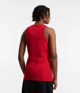 Musculosa masculina de cuello redondo, confeccionada en tejido acanalado de algodón con mezcla de poliéster y elastano. Diseño básico sin estampa, ideal para uso diario.