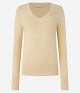 Suéter de punto color amarillo, con escote en V y mangas largas. Presenta un diseño básico y versátil, confeccionado en una mezcla de viscosa, poliamida y elastano.