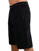 Bermuda estilo cargo de denim negro, con calce amplio, bolsillos laterales utilitarios y tira porta-martillo.