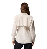 Camisa de manga larga Columbia, diseñada para actividades al aire libre y pesca. Presenta un diseño funcional con múltiples bolsillos frontales, ventilación en la espalda, mangas enrollables con ajuste de botón y presillas utilitarias. Confeccionada en tela técnica de secado rápido con protección solar UPF 50.