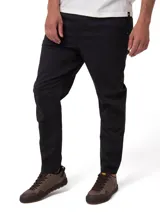 Pantalón Cat Stretch Twill Utilit de hombre, color negro, de corte recto y confeccionado en sarga elástica.