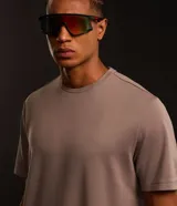 Remera deportiva Get Over de color azul marino, confeccionada en tech fleece con tecnología dry de secado rápido, cuello redondo y manga corta, de corte holgado.