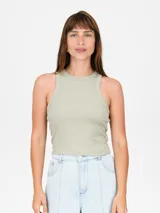 Musculosa de tejido acanalado con cuello redondo y diseño ajustado al cuerpo.