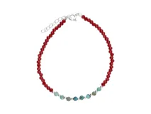 Pulsera de cuentas facetadas de cristal rojo y cuentas redondas de piedra turquesa, con cierre de mosquetón y cadena de alargue de plata 925.