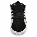 Zapatillas Airwalk One de color negro con detalles en beige y suela blanca, con diseño de corte bajo, cordones negros y logotipo circular en el lateral.