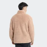 Campera de polar tipo sherpa en color beige, con paneles superiores en color azul grisáceo. Presenta cuello alto, cierre frontal completo y un bolsillo en el pecho con cierre y logo de la marca.