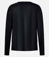 Blusa de punto color dorado, de acrílico y viscosa, con escote redondo, manga larga y sisa raglán. Tiene una malla con lámina metálica.