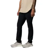 Pantalón cargo Columbia modelo Tech Trail Utility Omni-Shield, color negro, de corte recto y con bolsillos laterales utilitarios.
