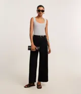 Blusa Cortelle sin mangas de tejido de punto acanalado negro con efecto metalizado, tirantes anchos y escote cuadrado.