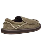 Zapatos tipo slip-on Sanuk modelo Chiba, color marrón, confeccionados en lona con detalles deshilachados en los bordes y costuras visibles en la puntera. Presentan suela de goma plana y elásticos laterales para facilitar el calce.