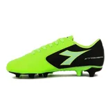 Championes de fútbol Diadora Striker Ii Md Teen, color verde neón con detalles en negro.