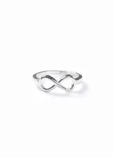 Anillo de plata 925 con diseño de símbolo de infinito en la parte frontal, de acabado liso y brillante.