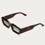 Lentes de sol modelo Leblon con armazón rectangular de carey y cristales verdes.