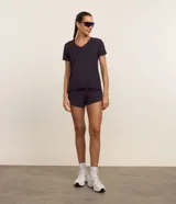 Short deportivo runner de la marca Get Over, color blanco, con cintura ancha elástica y bajo redondeado.