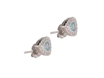 Par de aros de plata 925 con diseño triangular y circonia central color aguamarina, rodeada de circonias blancas.