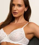 Soutien de encaje floral color verde agua, sin relleno y con aro.