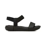 Sandalias planas Korium Confort modelo Agata, color negro, con tiras elásticas cruzadas en el empeine y ajuste en el talón. Suela flexible y diseño ergonómico para uso diario.