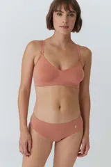 Soutien bralette color rosa viejo de microfibra sin costuras, con breteles regulables y espalda entera.