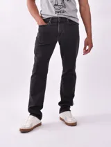 Pantalón de jean negro de corte recto.