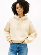 Buzo con capucha Tommy Hilfiger de corte amplio y hombros caídos, color beige. Cuenta con cordón ajustable, puños y bajo de punto canalé, y el logo de la marca bordado en el pecho.
