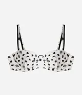 Top de bikini de microfibra color blanco con estampado de caracolas, caracoles y estrellas de mar negras. Cuenta con diseño de media copa, aro estructurado y breteles regulables con detalles metálicos.
