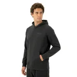 Buzo con capucha Caterpillar, color negro, de corte clásico con bolsillo frontal tipo canguro y puños acanalados.