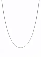 Cadena fina de acero quirúrgico color plateado, tipo cola de ratón.