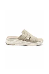 Sandalia tipo zueco Aurora modelo AU400, color beige, con capellada de lycra perforada y suela chunky de goma.