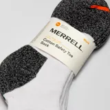 Medias cortas unisex de color blanco, con talón, puntera y planta en tejido melange gris oscuro, y un detalle de línea naranja en la puntera.