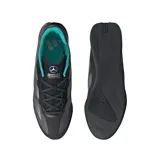 Championes Adidas Feroza Base Mer de color negro, con las icónicas tres tiras de la marca en tono plateado y detalles en color menta en el cuello y el lateral. Diseño aerodinámico de estilo deportivo.