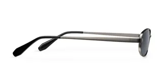 Lentes de sol con montura rectangular de acero inoxidable en color gris mate y lentes polarizadas negras. Presentan un diseño minimalista con varillas metálicas y terminales de acetato.