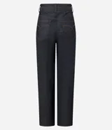 Pantalón de jeans de corte recto, tiro alto, color azul oscuro lavado. Presenta costuras contrastantes y cinturón con hebilla metálica de doble media luna.